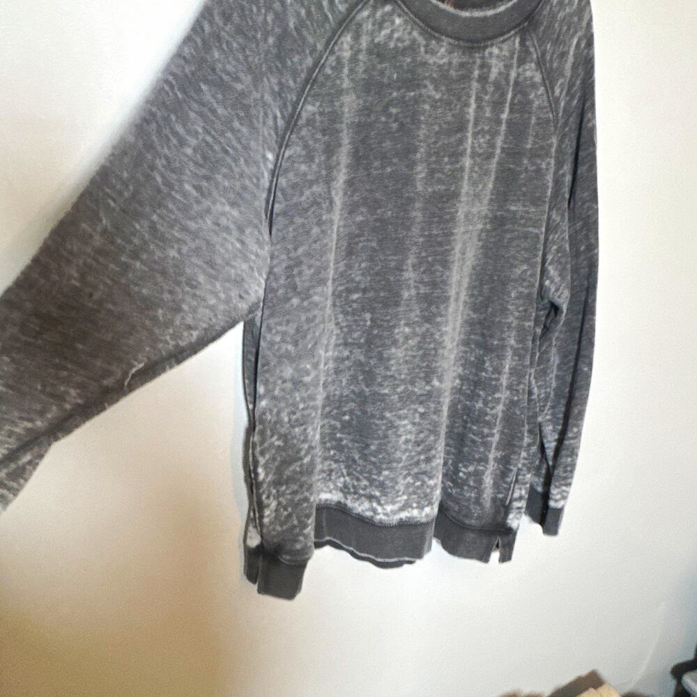 Free people Movement Gray Crewneck Fleece Raglan Sleeve sweatshirt Women's L